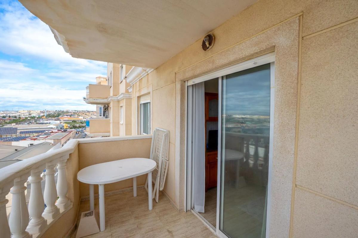 Venta de piso en Calle Joven Pura, 69, Torrevieja
photo 1