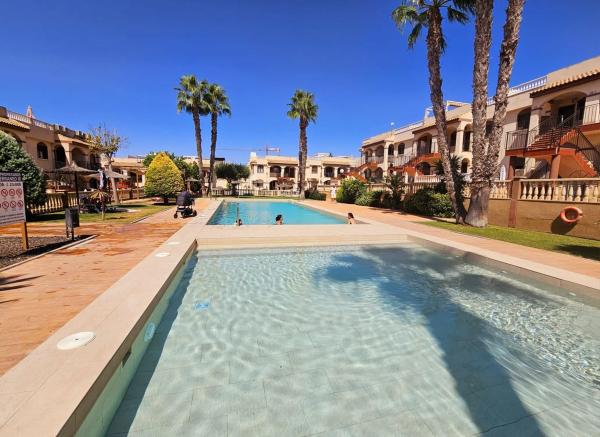 Sale of flat in Calle silvia Martinez Santiago, 6, Torrevieja
 photo 1