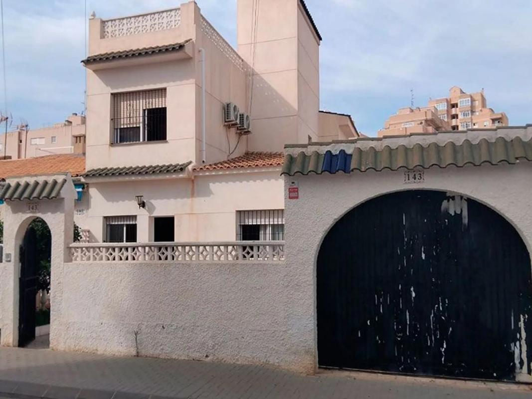 Venta de chalet independiente en Calle Marcelina s/n, Torrevieja
photo 2