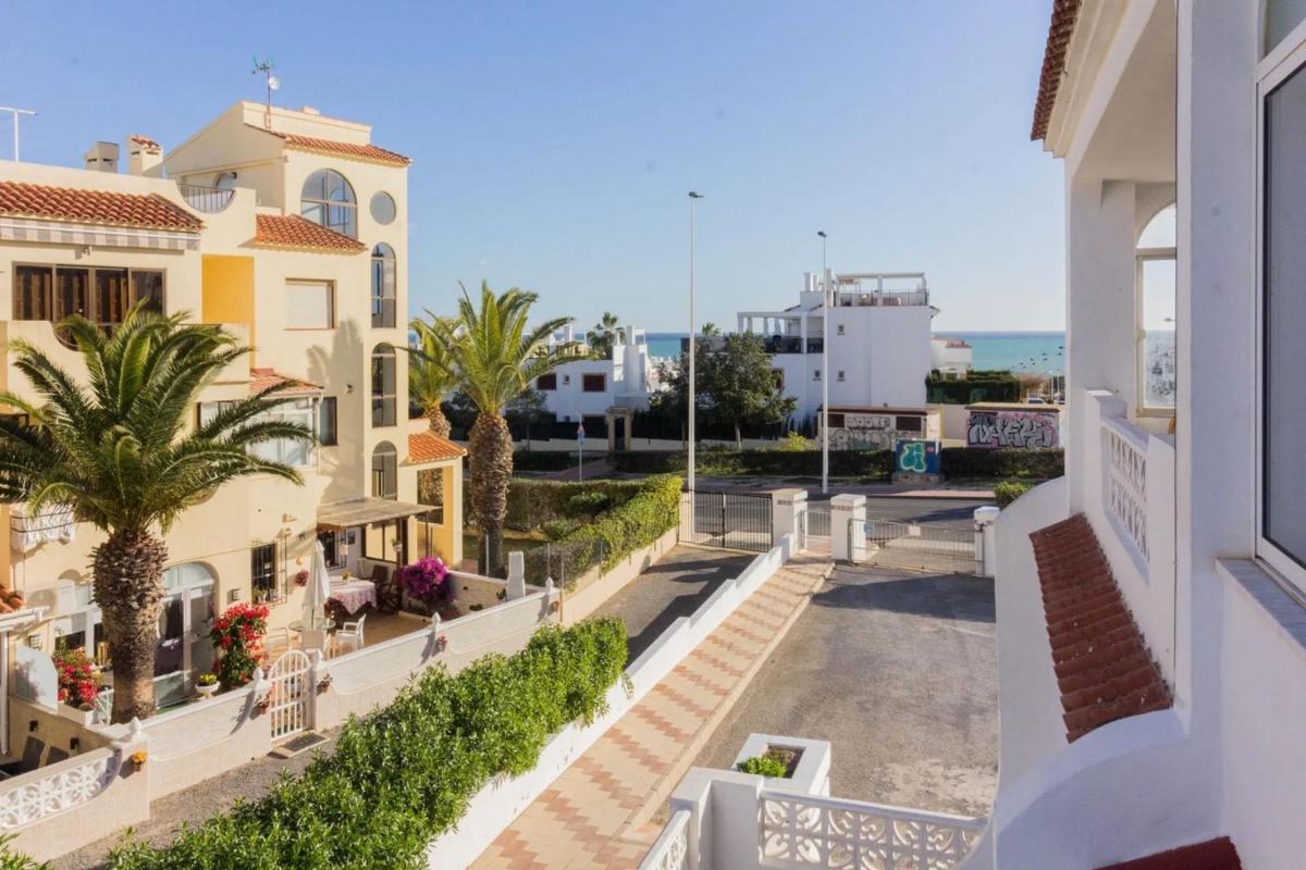 Sprzedaż szeregowego domku w Barrio Torreblanca , Torrevieja photo 1
