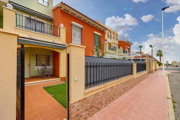 Independent chalet for sale in Avenida de la Mancha, 12, Torrevieja
 photo 3