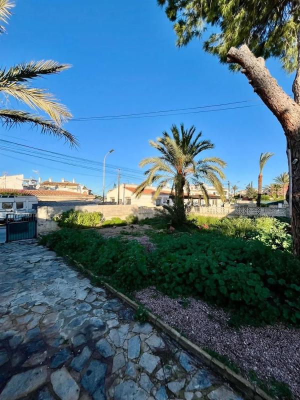 Продажа отдельного шале в  Calle Áncora, Торревьеха photo 2