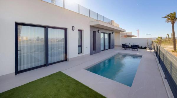 Independent chalet for sale in Barrio Parque Acuático - Sector 25, Torrevieja
 photo 3