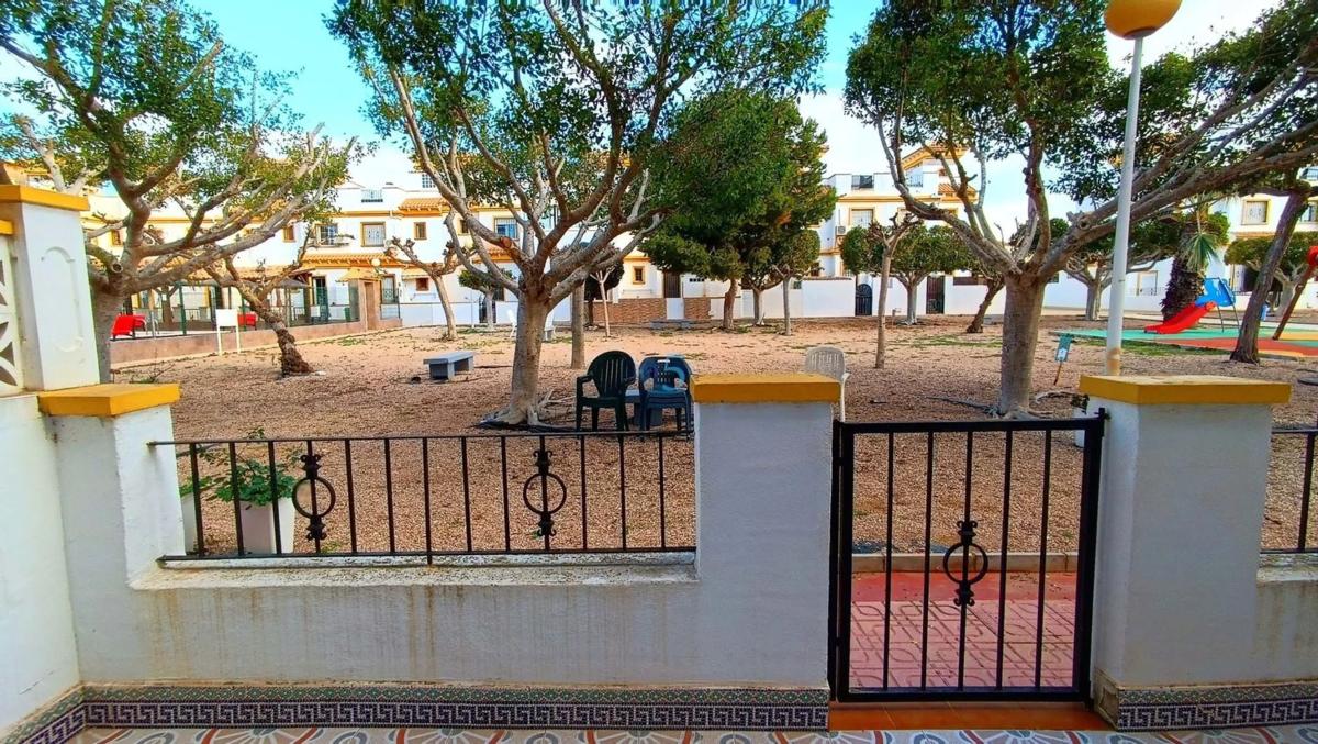 Sprzedaż niezależnego domku jednorodzinnego w  Barrio Aguas Nuevas, Torrevieja photo 4