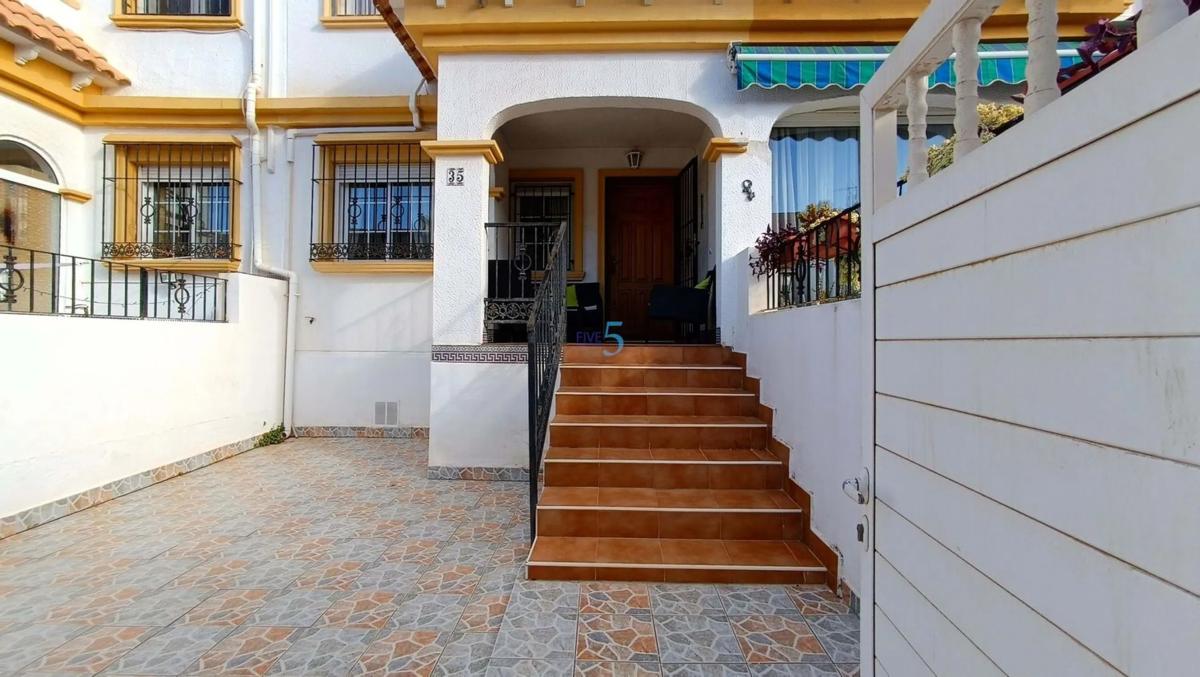 Sprzedaż niezależnego domku jednorodzinnego w  Barrio Aguas Nuevas, Torrevieja photo 5