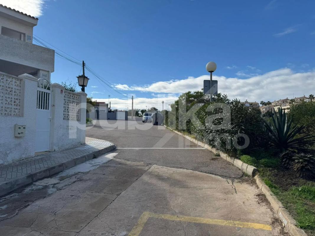 Venta de chalet adosado en Calle Minerva , Torrevieja photo 1
