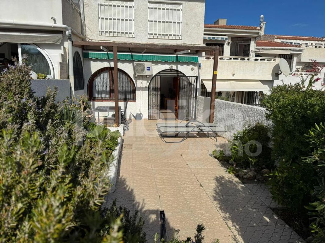 Venta de chalet adosado en Calle Minerva , Torrevieja photo 2