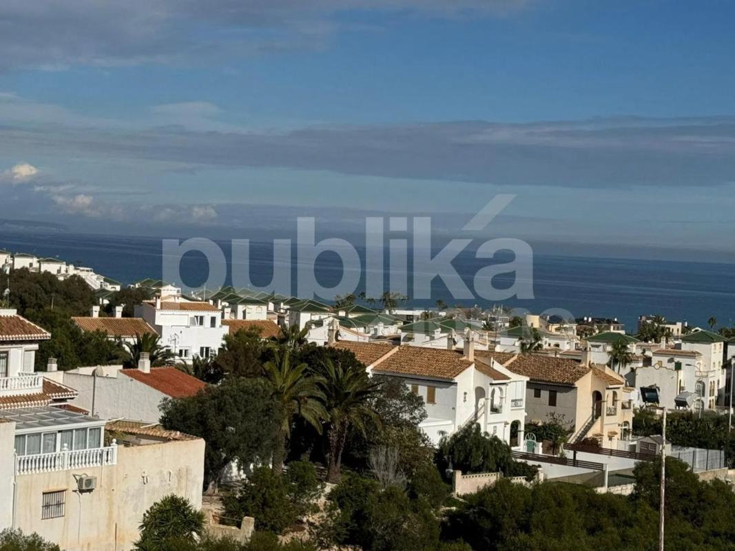Venta de chalet adosado en Calle Minerva , Torrevieja photo 4
