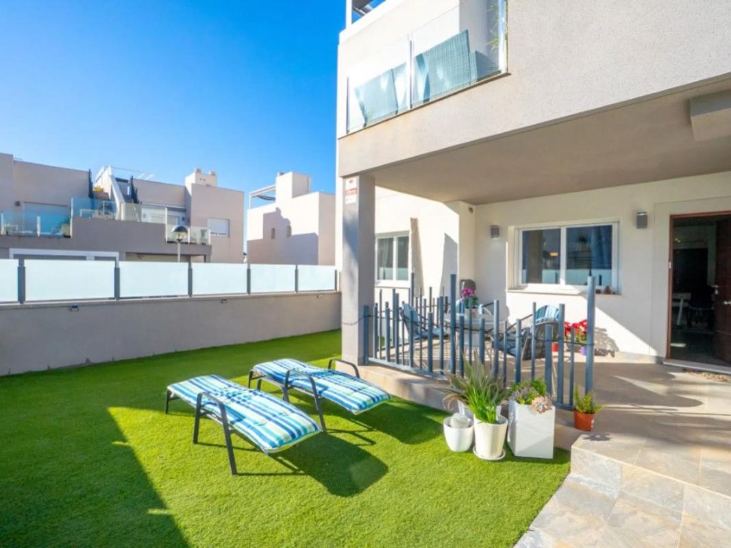 Venta de piso en Calle Rosa Diez Gonzalez, 105, Torrevieja
photo 2