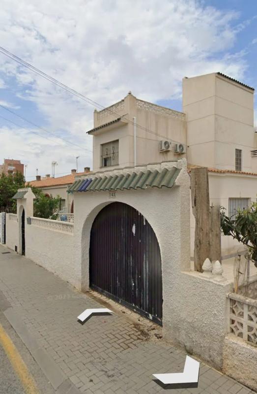 Sale of townhouse in Calle Marcelina, 143 , Torrevieja photo 3