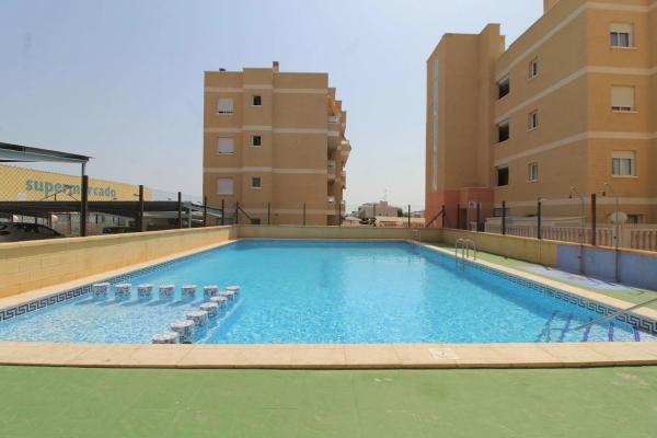 Sale of flat in Calle Maite Pagazaurtundua Ruiz, Torrevieja
thumbnail 1