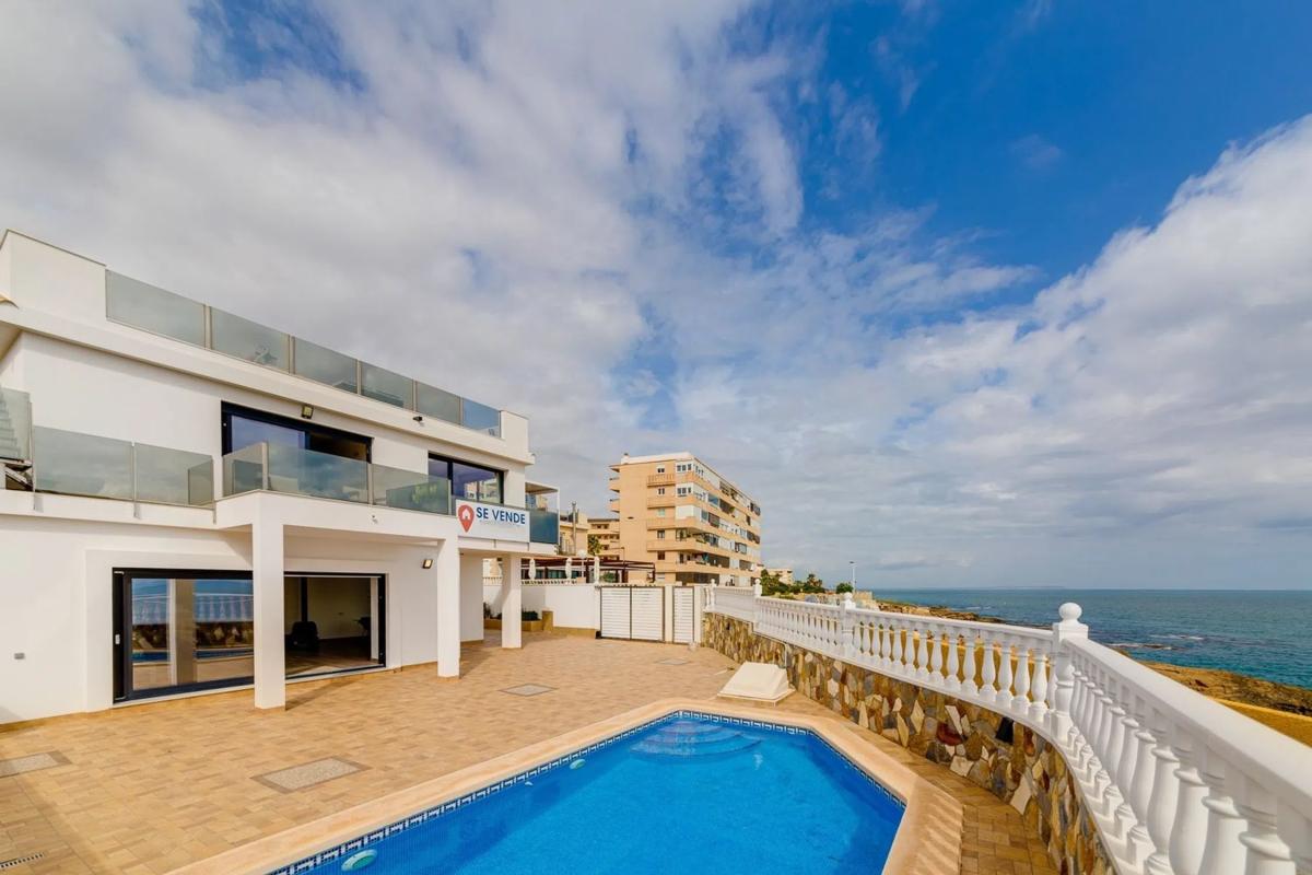 Venta de chalet independiente en Paseo Navarra, 2, Torrevieja
photo 1
