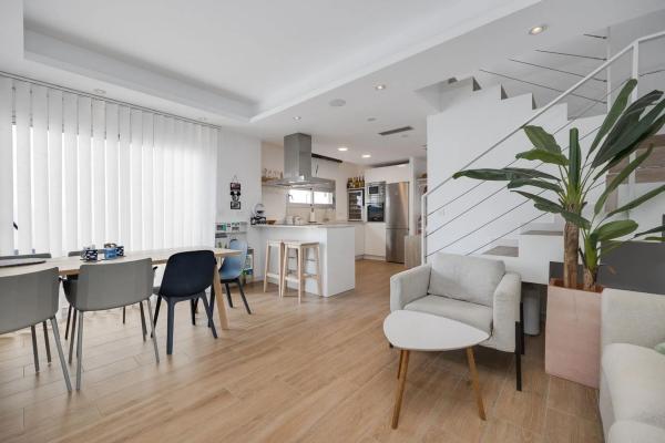 Chalet independiente en venta en Calle Tomas Valcarcel, Torrevieja
 photo 1