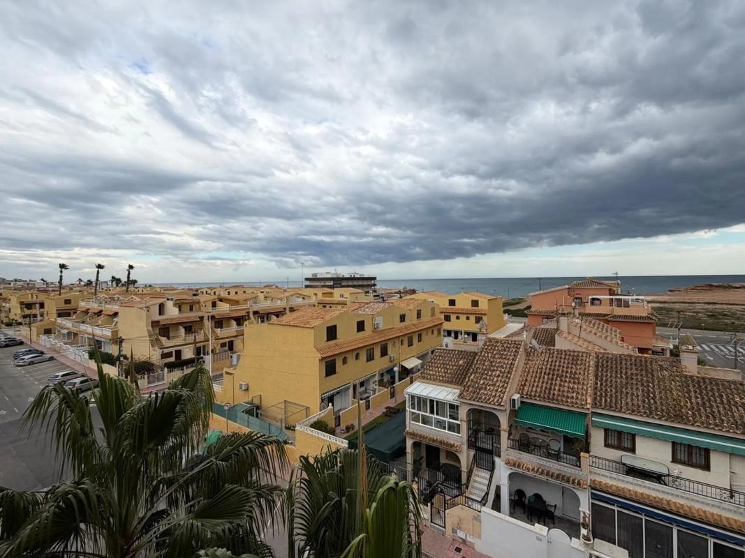 Venta de ático en Avenida Roentgen, Torrevieja photo 1