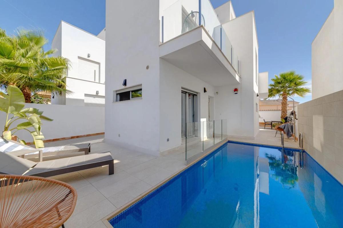 Venta de chalet independiente en Calle Tomas Valcarcel, Torrevieja
 photo 2