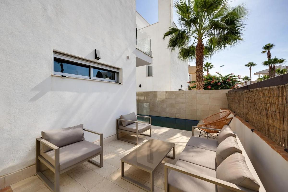 Venta de chalet independiente en Calle Tomas Valcarcel, Torrevieja
 photo 3