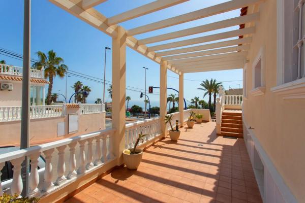 Chalet independiente en venta en Calle Lebeche, Torrevieja
 photo 1