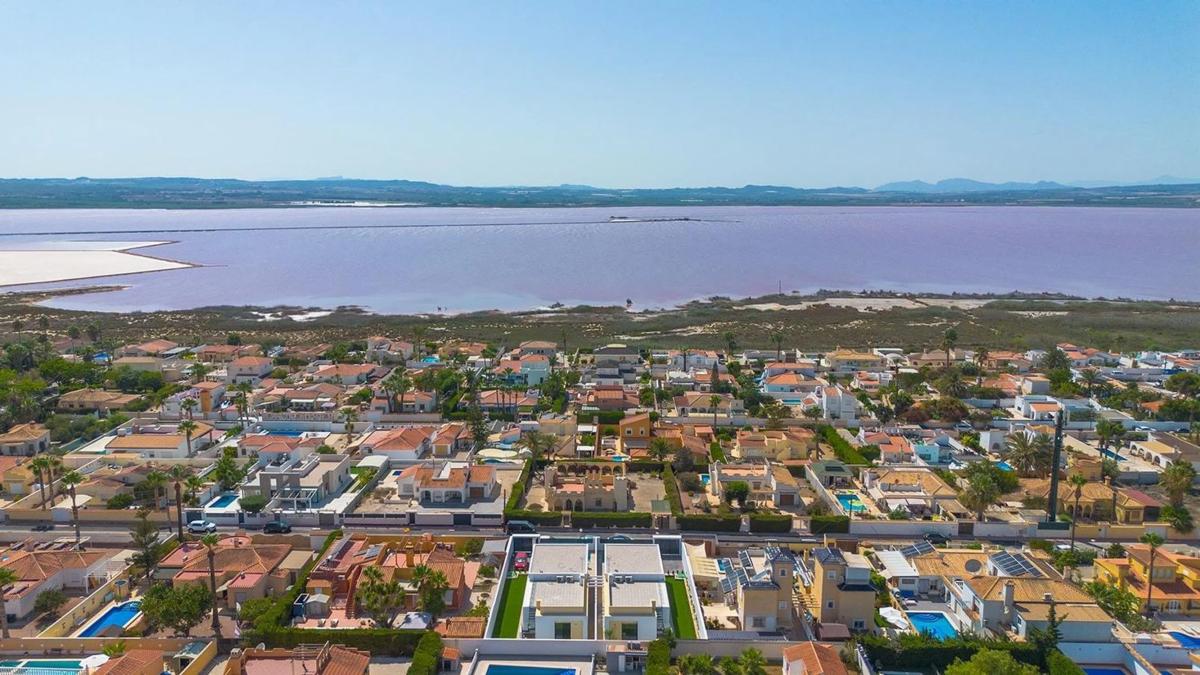 Venta de chalet independiente en Avenida Doctor Angel Garcia Rogel, 21, Torrevieja
 photo 2