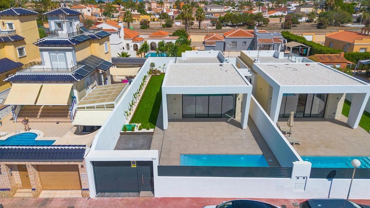 Venta de chalet independiente en Avenida Doctor Angel Garcia Rogel, 21, Torrevieja
 photo 3