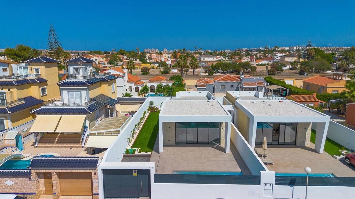 Venta de chalet independiente en Avenida Doctor Angel Garcia Rogel, 21, Torrevieja
 photo 4