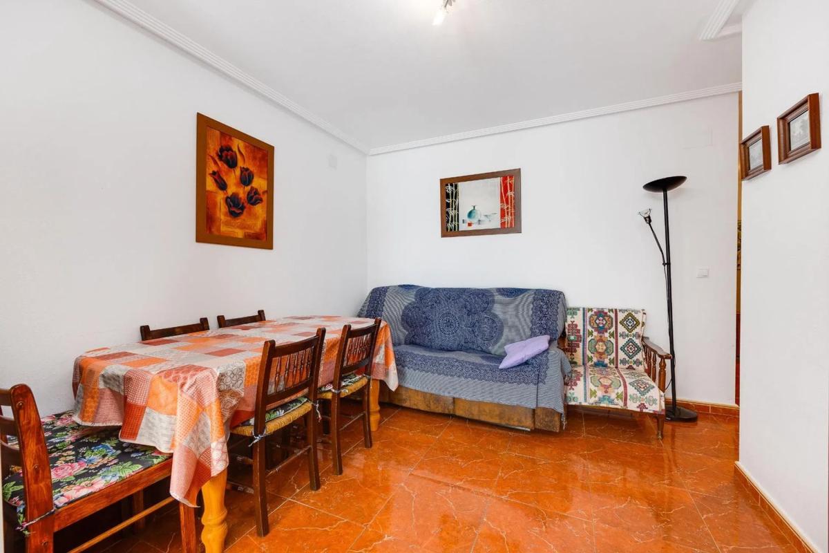 Sale of independent chalet in Plaza del Cóndor, 8, Torrevieja
photo 3