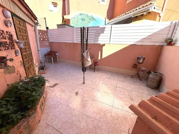 Chalet independiente en venta en Barrio Zona los Frutales, Torrevieja
 photo 1