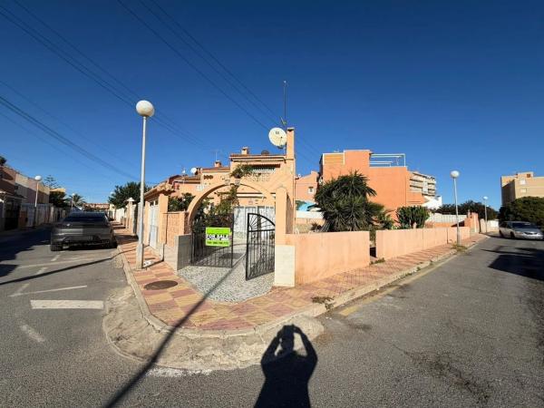 Chalet independiente en venta en Barrio Zona los Frutales, Torrevieja
 photo 3