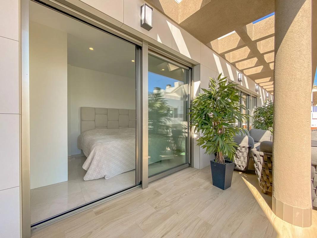 Penthouse sale in Avenida Doctor Mariano Ruiz Canovas, Torrevieja photo 1
