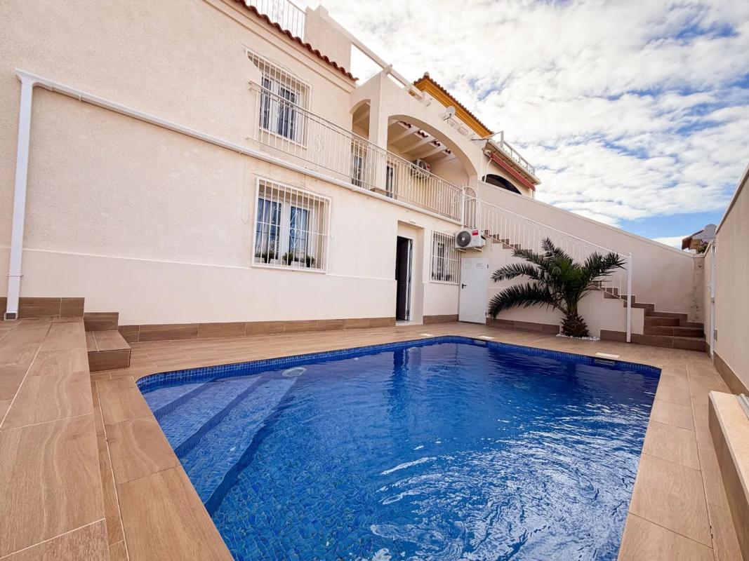 Venta de chalet independiente en Barrio Miramar - Torre del Moro, Torrevieja
photo 1