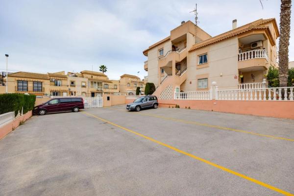 Venta de piso en Calle Camilo José Cela, 40, Torrevieja
photo 1