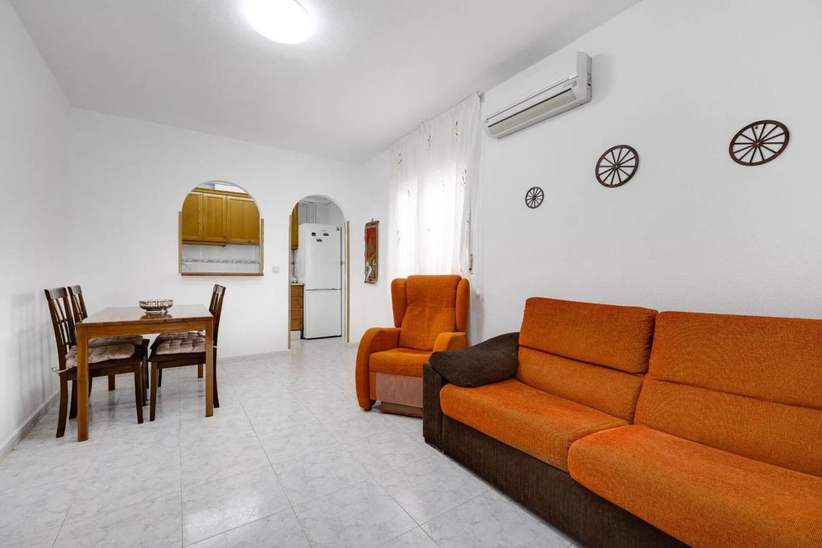 Venta de piso en Calle Camilo José Cela, 40, Torrevieja
 photo 2