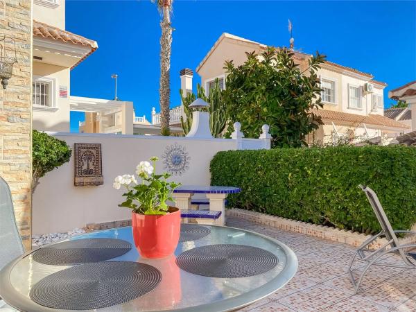 Terraced house for sale at Calle Hemingway , Torrevieja thumbnail 2