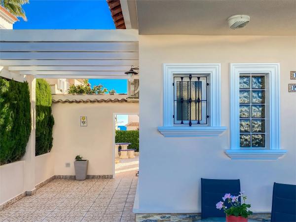 Terraced house for sale at  Calle Hemingway , Torrevieja photo 4