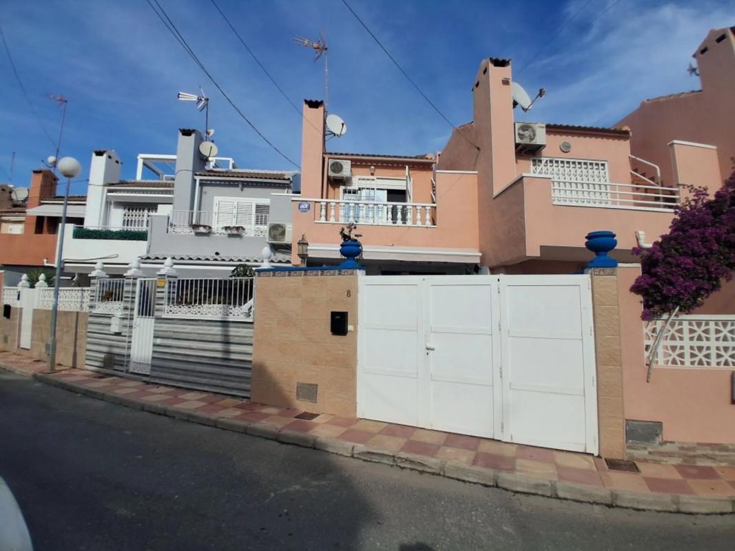 Sale of townhouse in CL GENIL , Torrevieja photo 2