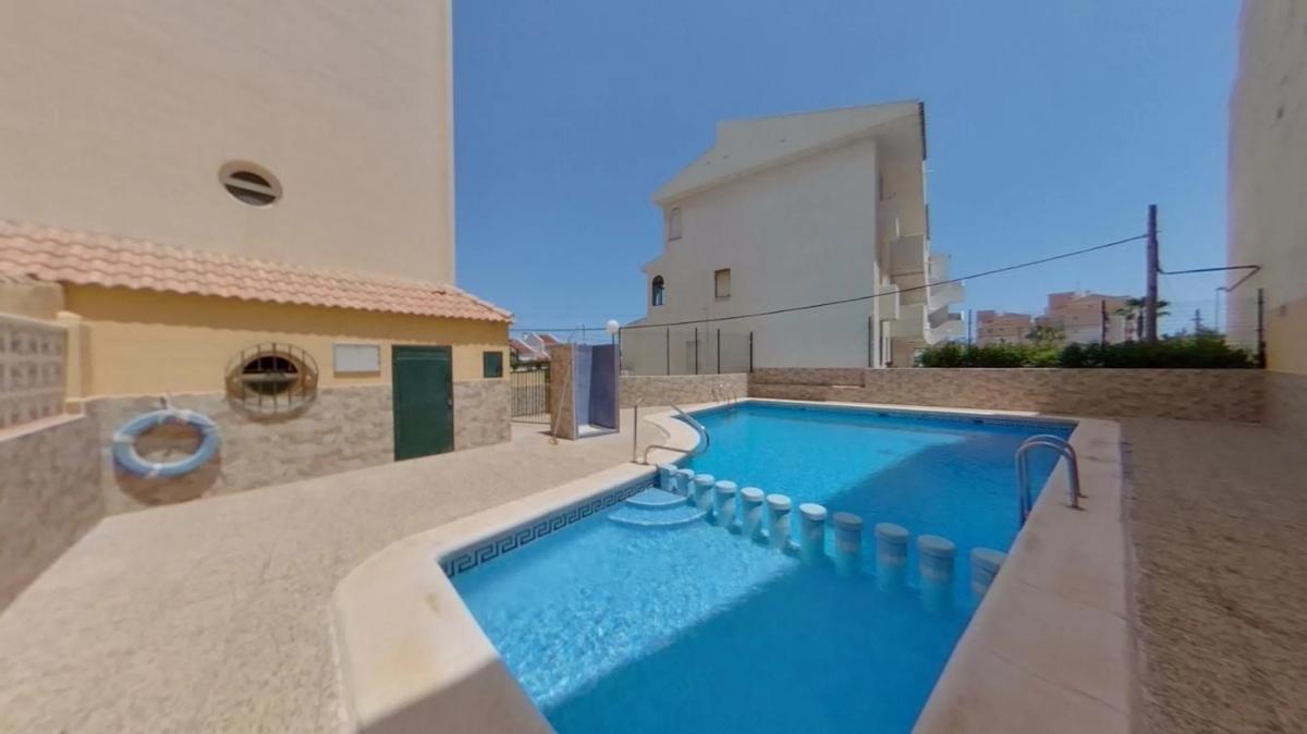 Venta de piso en Calle paris, Torrevieja
photo 1