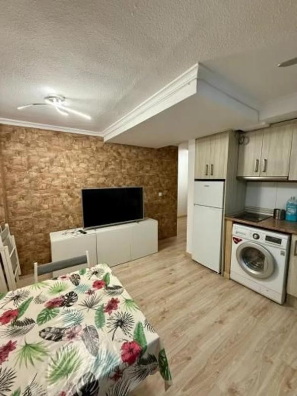 Venta de estudio en Calle Almudena, Torrevieja photo 1