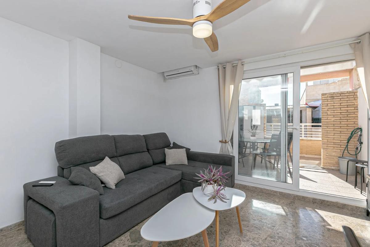 Venta de piso en Barrio Las Piscinas Naturales, Torrevieja
photo 4