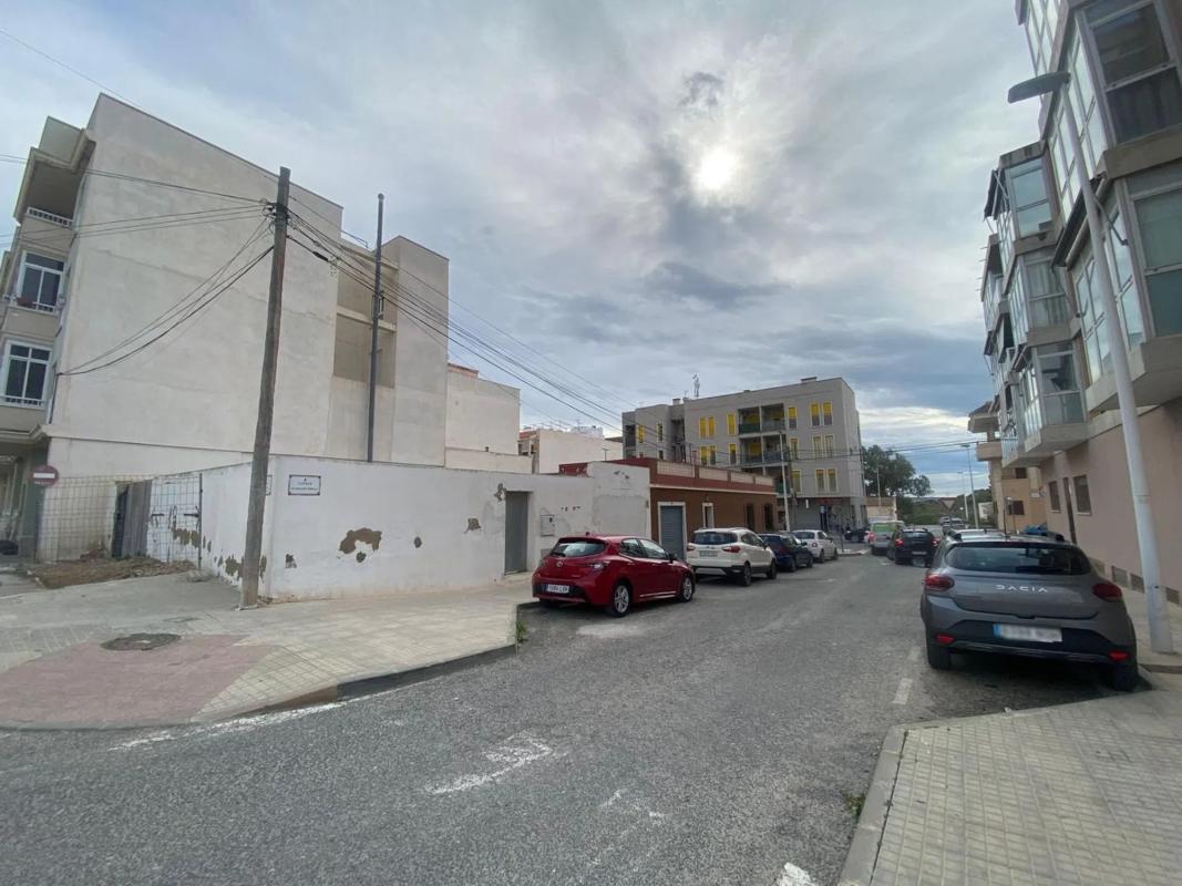 Terreno en venta en Elche / Elx, Alicante photo 1