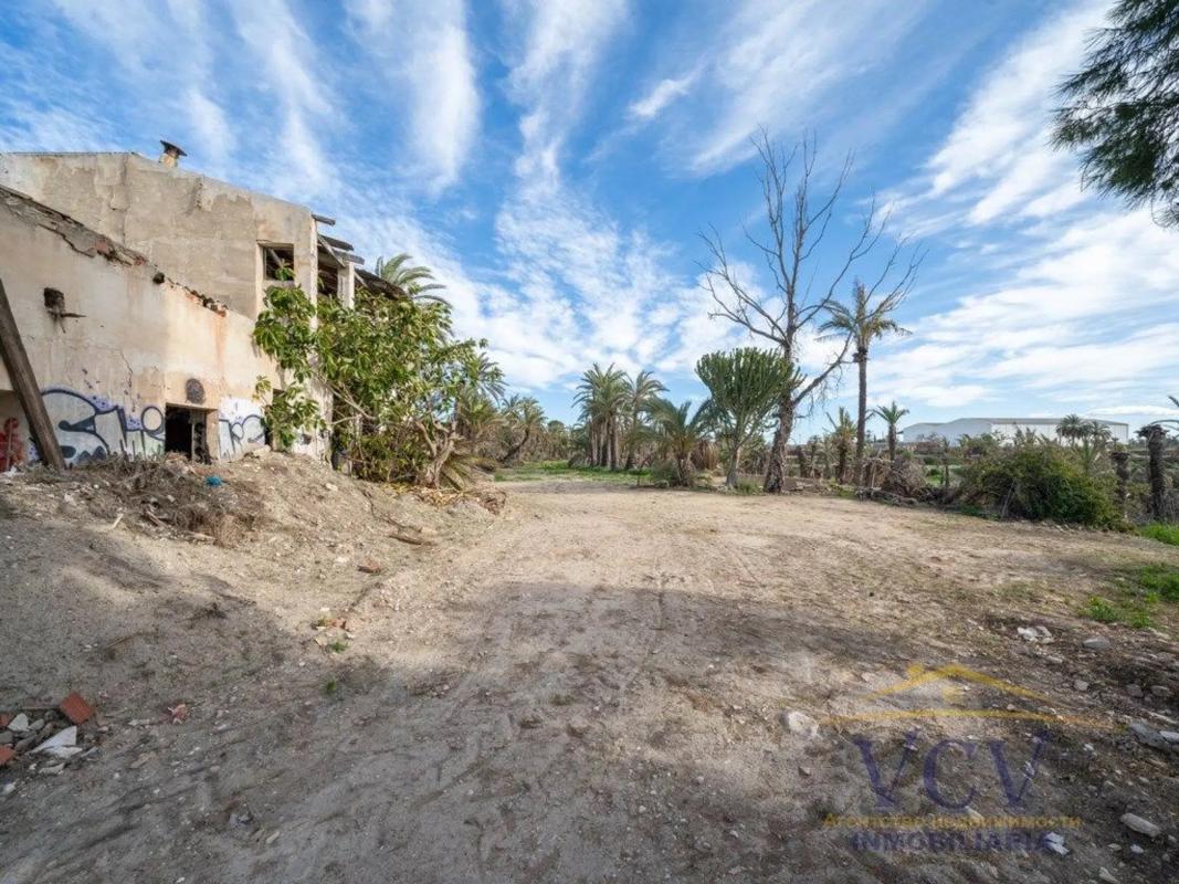 Terreno en venta en Elche / Elx, Alicante photo 1