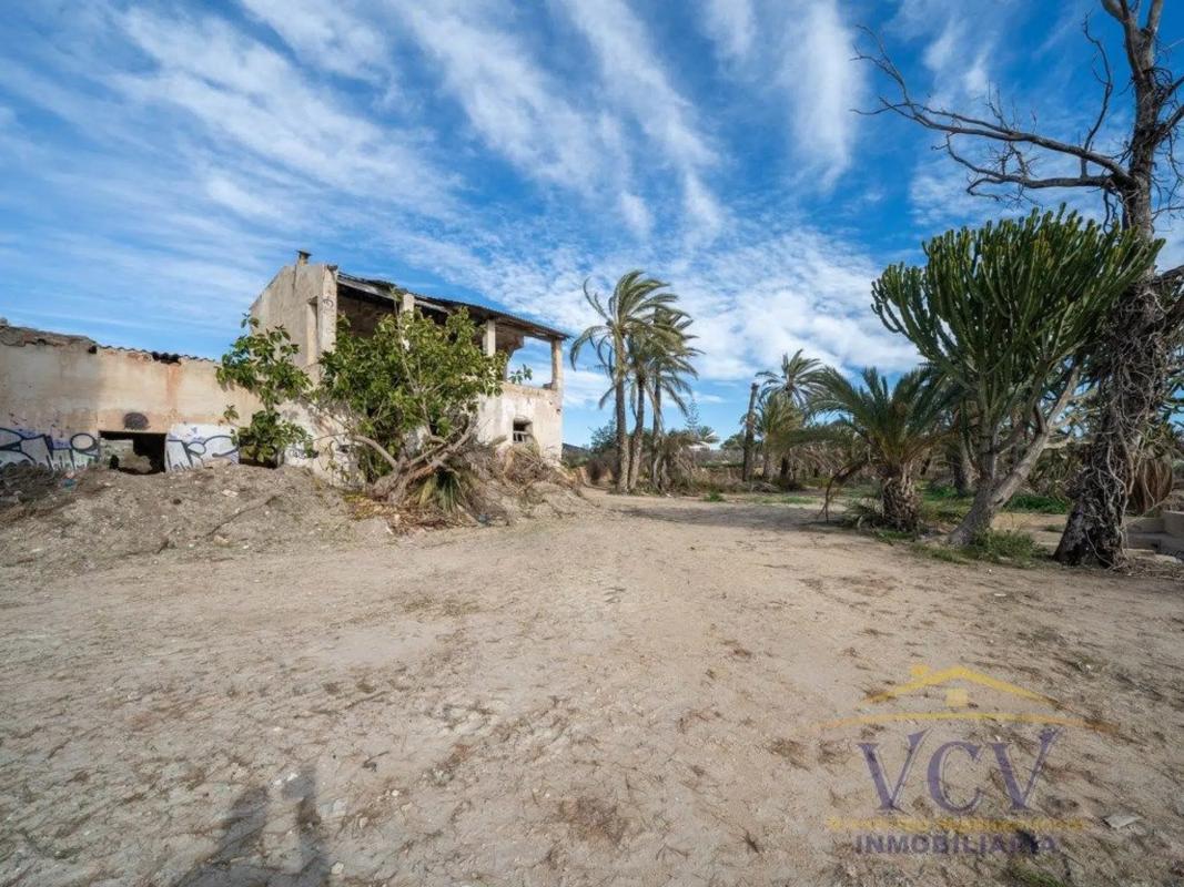 Terreno en venta en Elche / Elx, Alicante photo 2