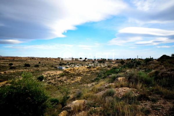 Terreno en calle la Carrasqueta thumbnail 1