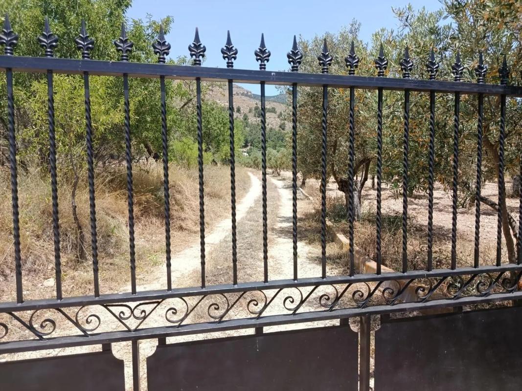 Działka na sprzedaż w Onil, Alicante photo 5
