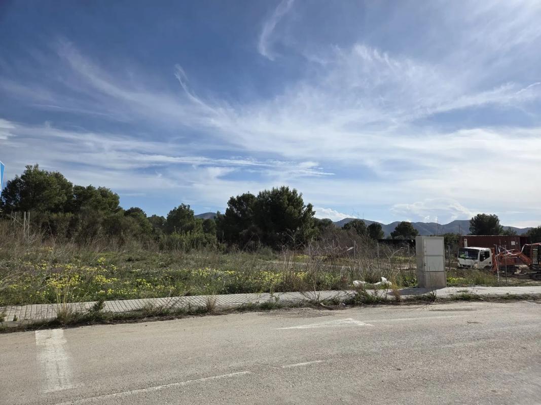 Terreno en venta en Alfaz del Pi, Alicante photo 1