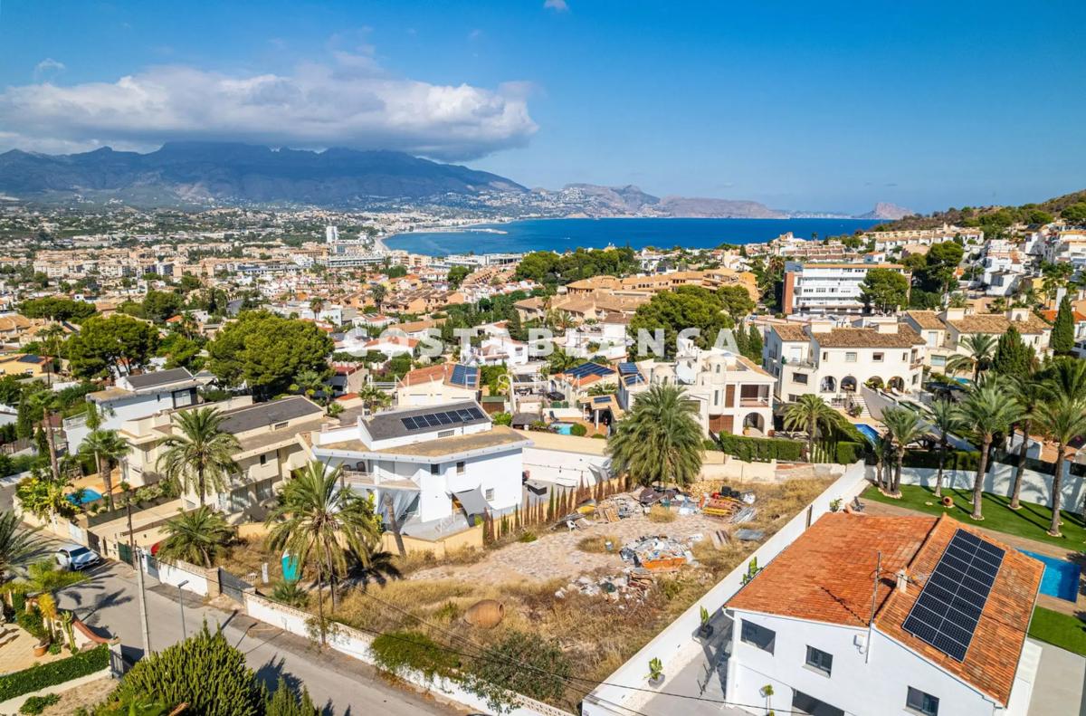 Land for sale in Alfaz del Pi, Alicante photo 2