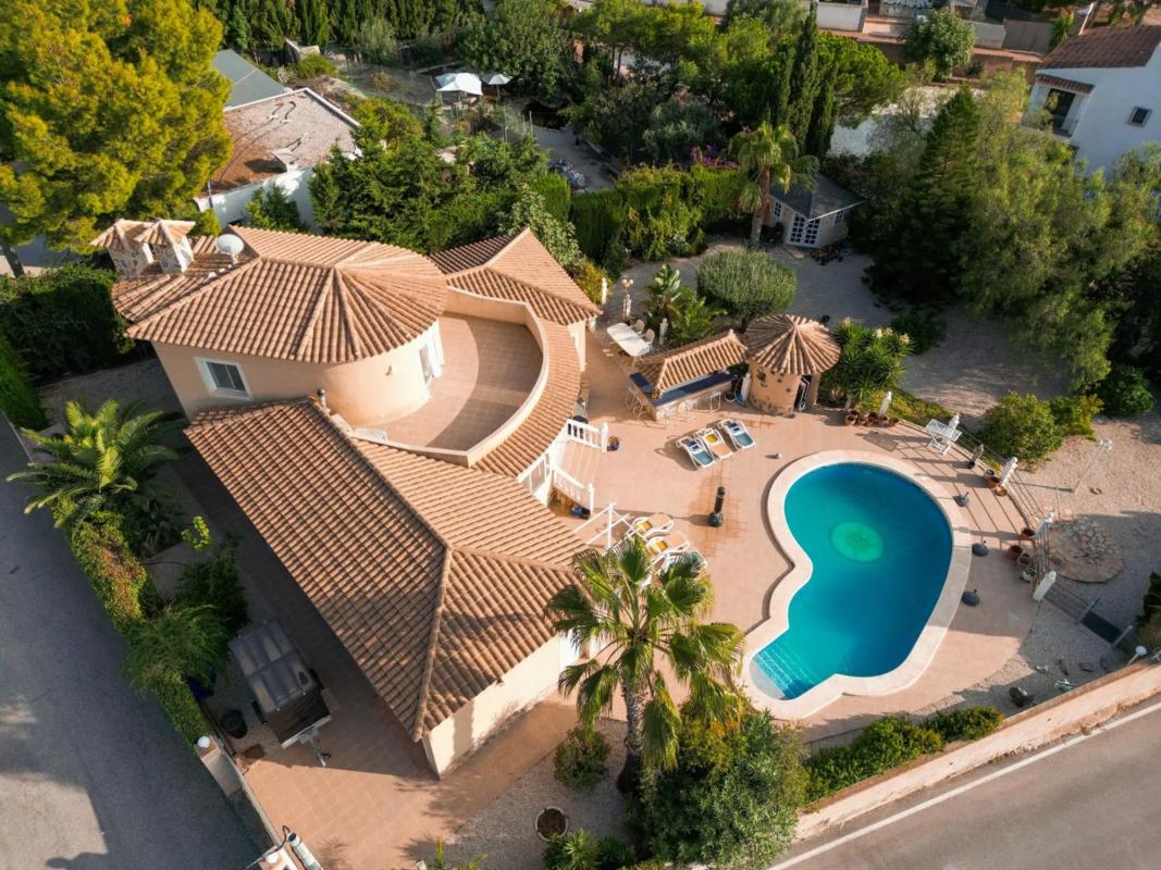 Sale of independent chalet in Calle riu turia, Busot
 photo 4