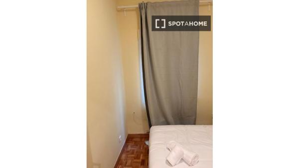 Habitación en piso compartido en alquiler en Chopera, Madrid thumbnail 1