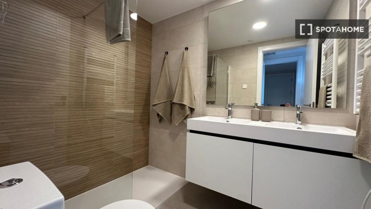 Apartment rental in C/ de Juan Esplandiú , Madrid photo 3