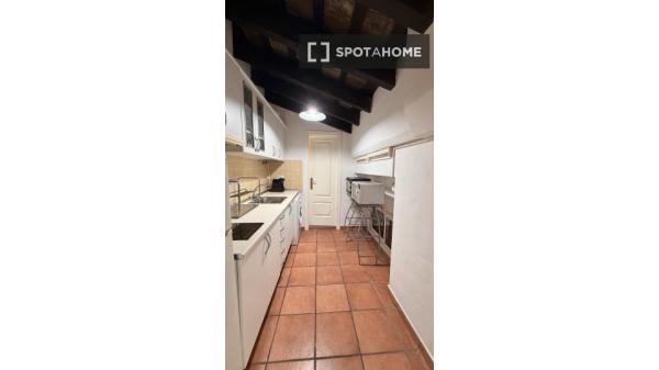 Estudio en alquiler en Carrer del Comte de Montornés, València photo 1