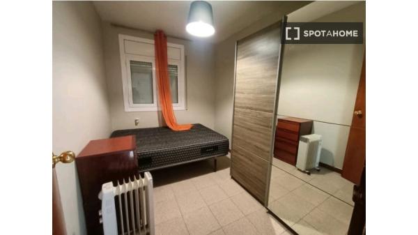 Habitación en piso compartido en vallirana. photo 1