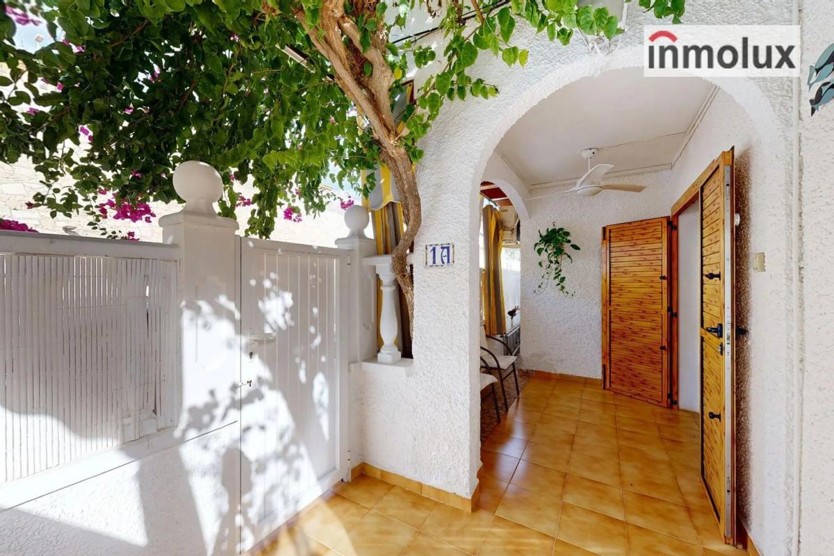 Venta de chalet adosado en Calle Islas Baleares , Elche / Elx photo 2